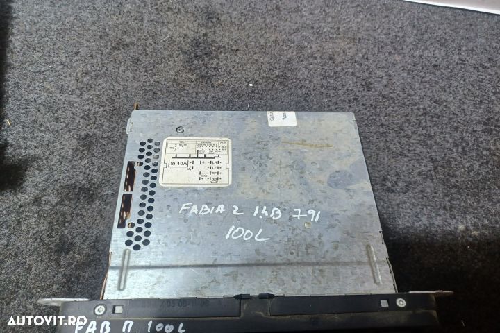 Radio cd 5J0035161A Skoda Fabia 5J [2007 - 2010] Combi wagon 5-usi 1. - 2