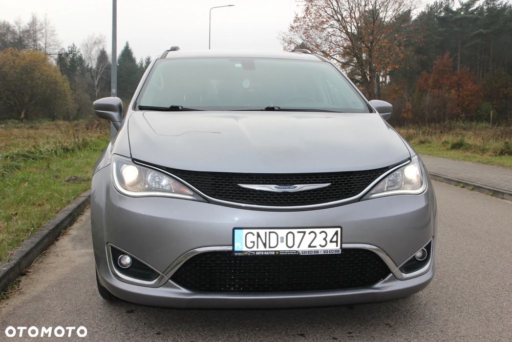 Chrysler Pacifica - 8