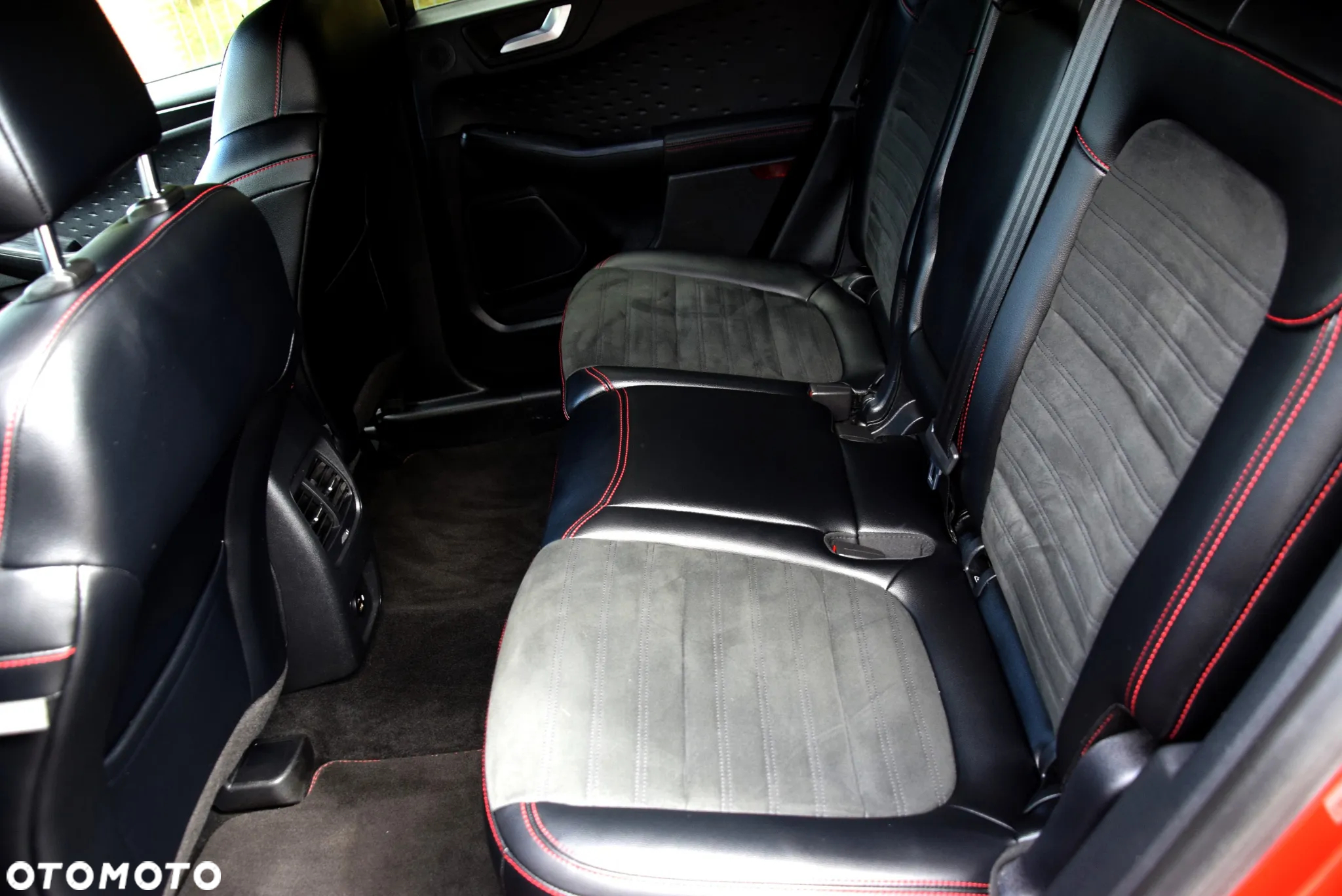 Ford Kuga 2.5P PHEV FWD ST-Line X - 14