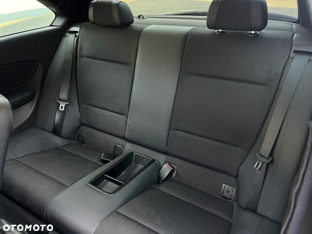 BMW Seria 1 123d DPF - 13