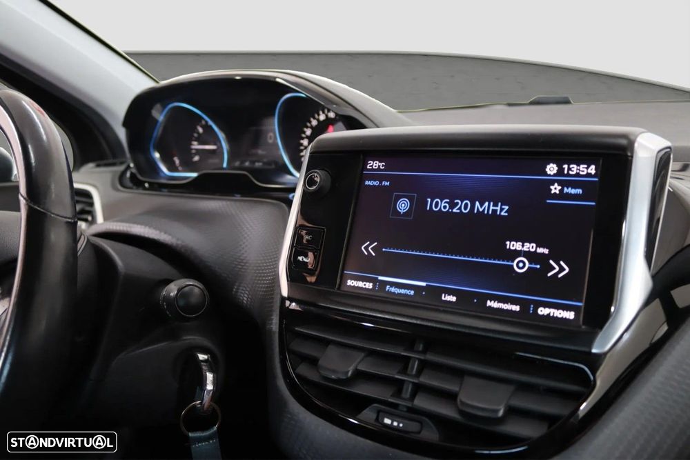 Peugeot 2008 1.2 PureTech Allure EAT6 - 10