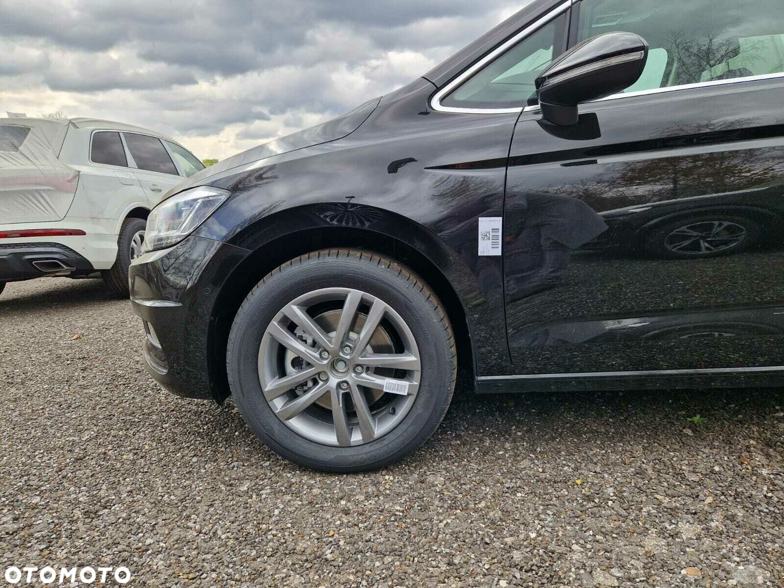 Volkswagen Touran - 4