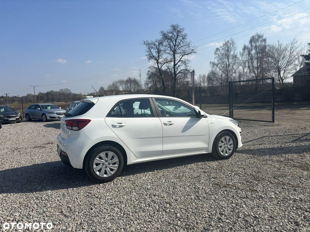 Kia Rio - 12