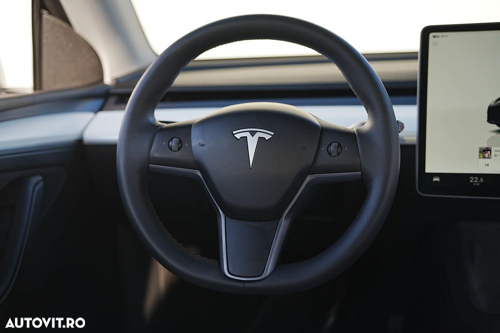 Tesla Model Y - 13