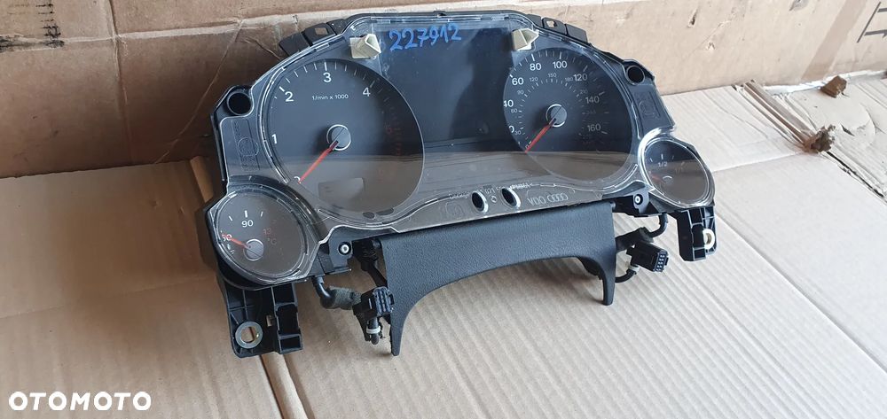 Licznik zegary Audi A8 D3 3.0 TDI UK 4E0920951J 4E0910951J - 3