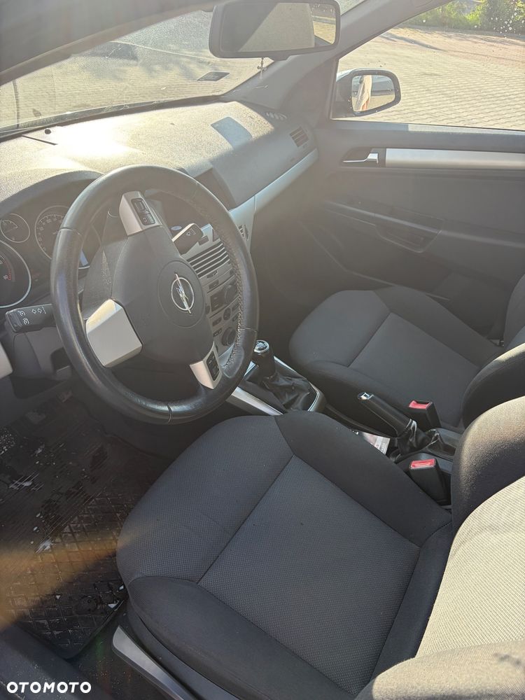 Opel Astra 1.9 CDTI - 10