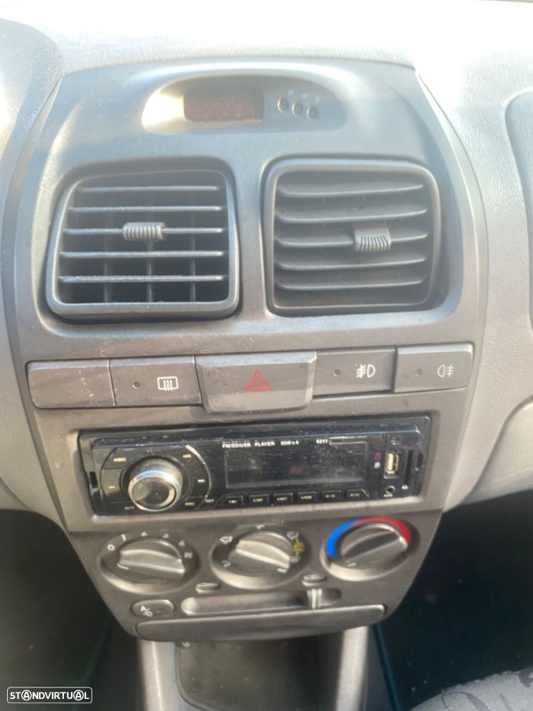 Hyundai Accent - 5