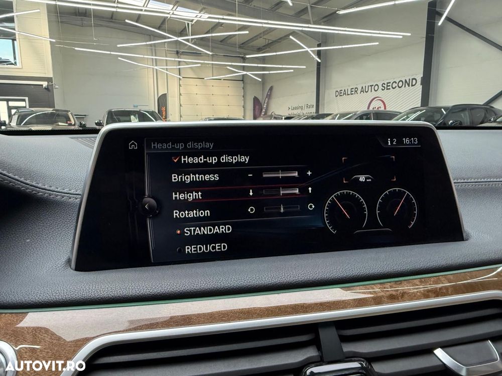 BMW Seria 7 740e iPerformance - 35