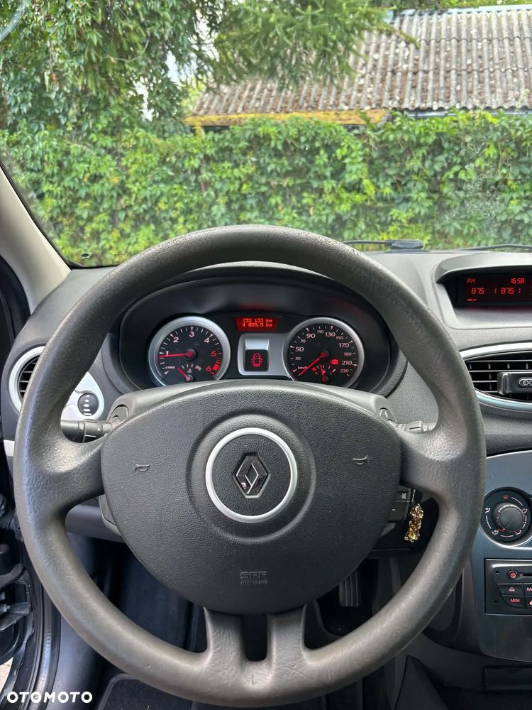 Renault Clio 1.5 dCi Alize - 12