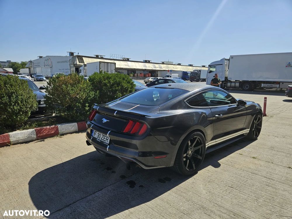 Ford Mustang - 12