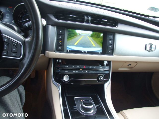 Jaguar XF 35t Prestige - 21