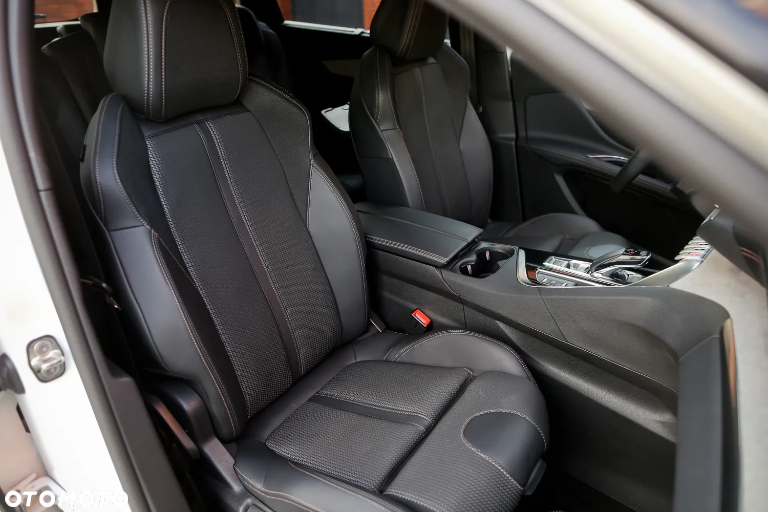 Peugeot 5008 2.0 BlueHDi GT Pack S&S EAT8 - 31