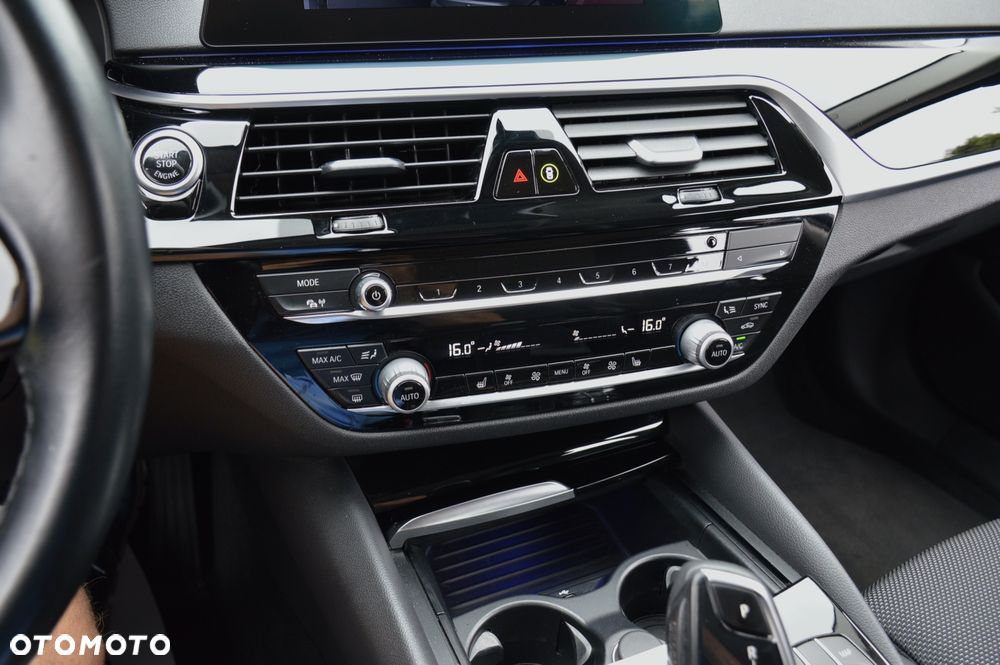 BMW Seria 5 520d xDrive Sport Line sport - 24