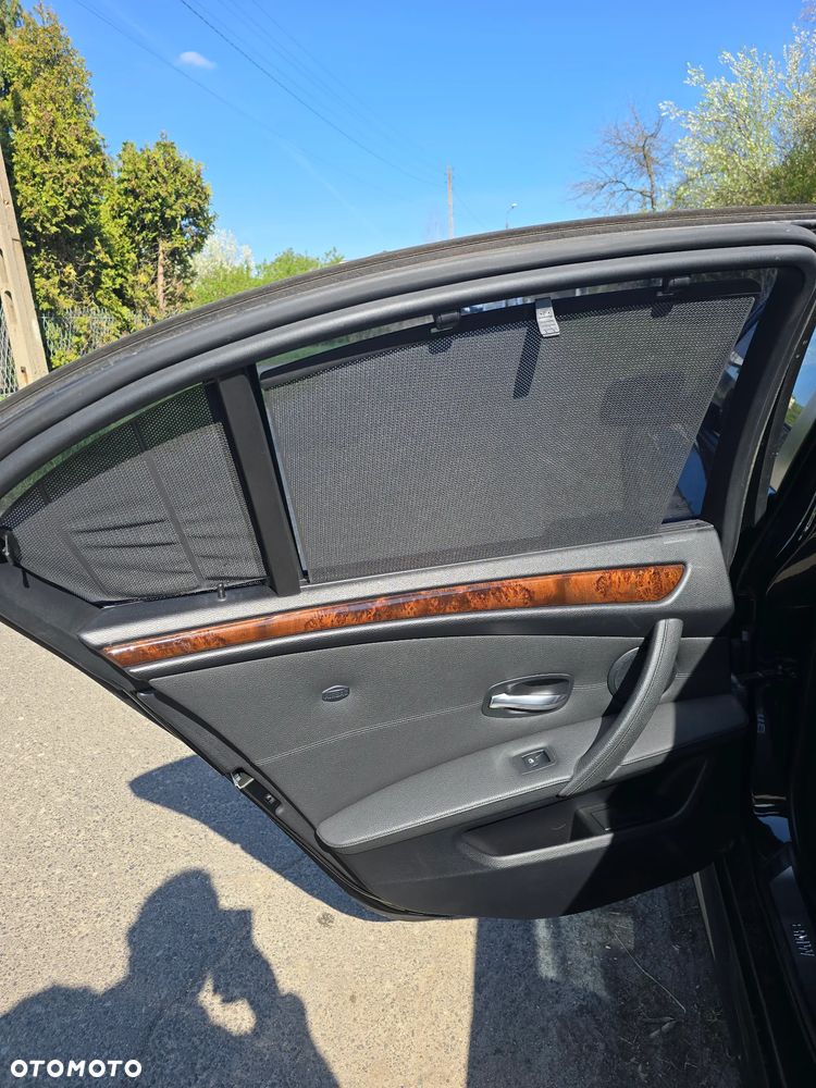 BMW Seria 5 550i - 13