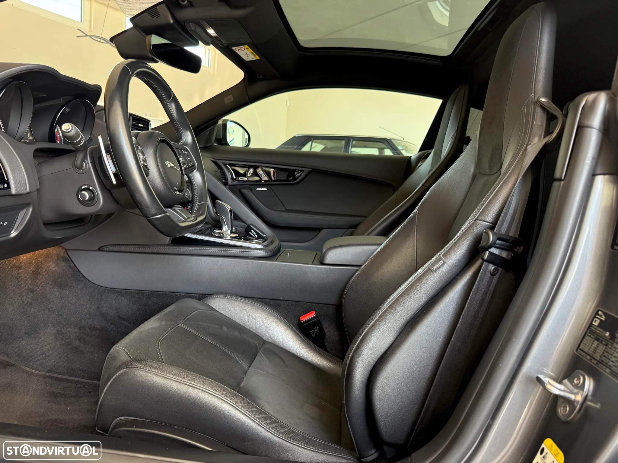 Jaguar F-Type 2.0 i4 R-Dynamic Black - 36
