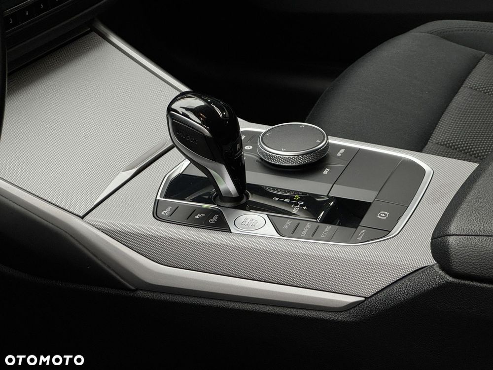 BMW Seria 3 318i - 11