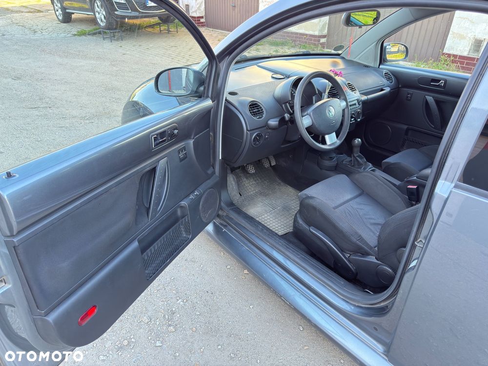 Volkswagen New Beetle - 11