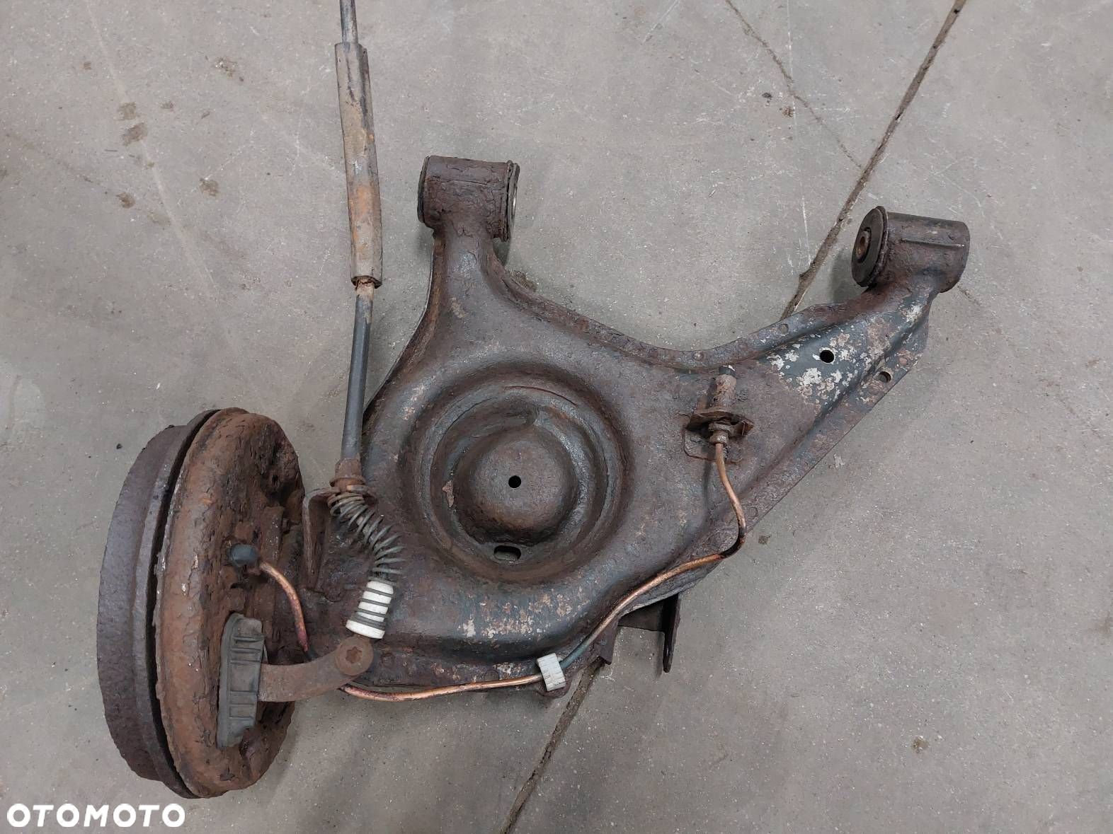 WAHACZ + PIASTA LEWY TYŁ BĘBEN PIASTA FIAT SEICENTO - 1