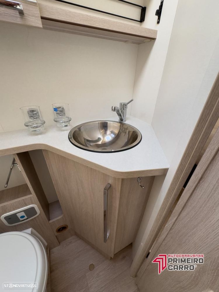 Rapido Serie 8F 880F cama central e basculante - 21