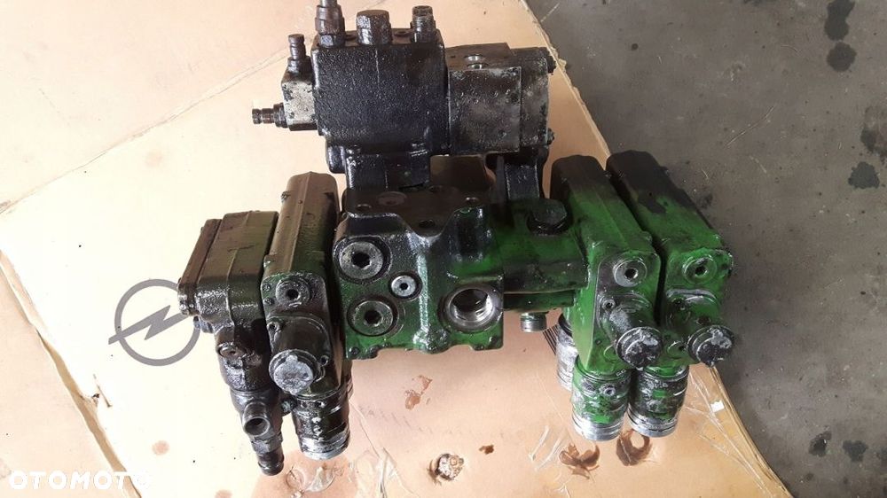 ROZDZIELACZ HYDRAULICZNY AL209370 JOHN DEERE 6125R - 2