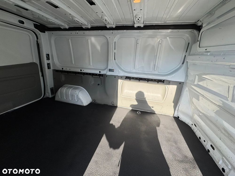 Opel VIVARO LONG KLIMATRYZACJA - 27