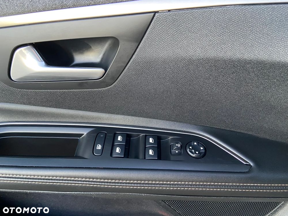 Peugeot 5008 1.6 PureTech GT Line S&S EAT8 - 38