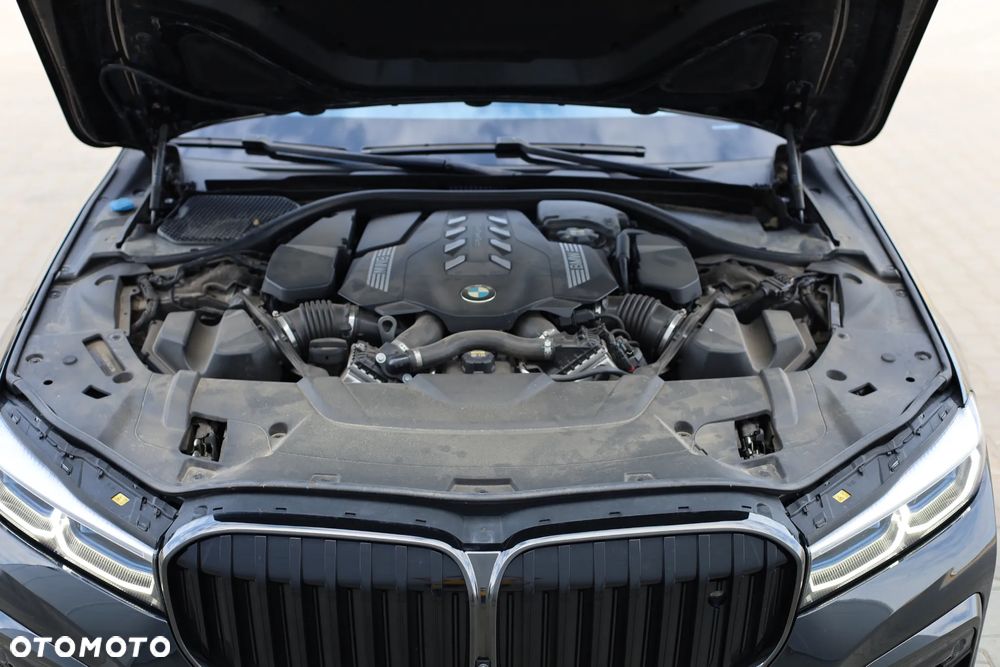 BMW Seria 7 750i xDrive sport - 27