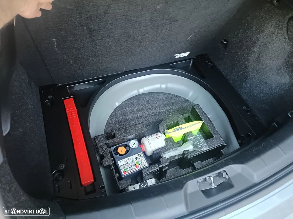 Volvo V40 1.6 D2 Eco Momentum — fotografia 14