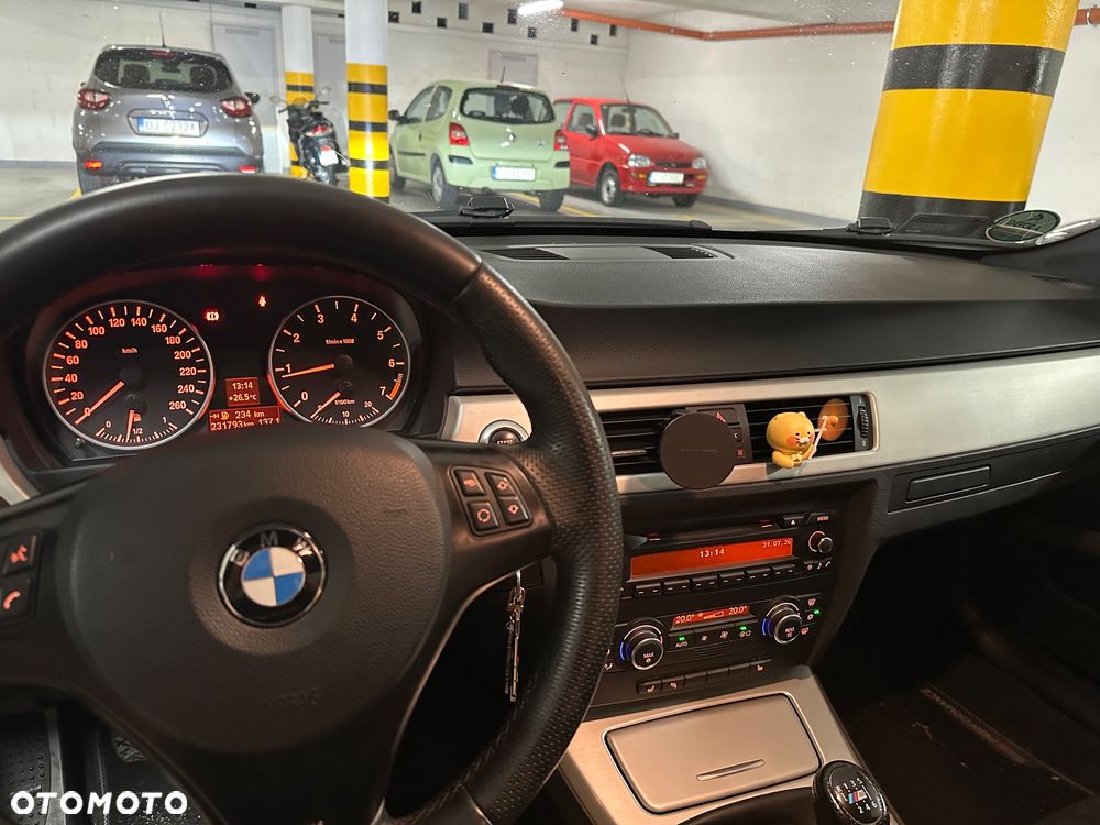 BMW Seria 3 320i - 8