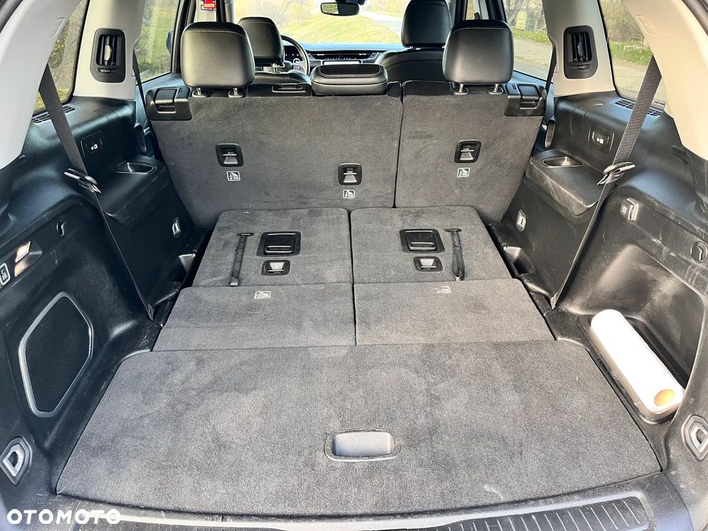 Jeep Grand Cherokee - 12