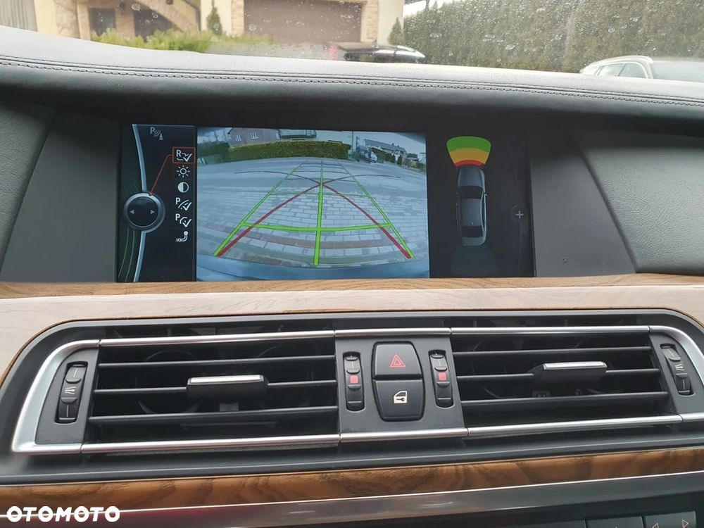 BMW Seria 7 750i xDrive - 18