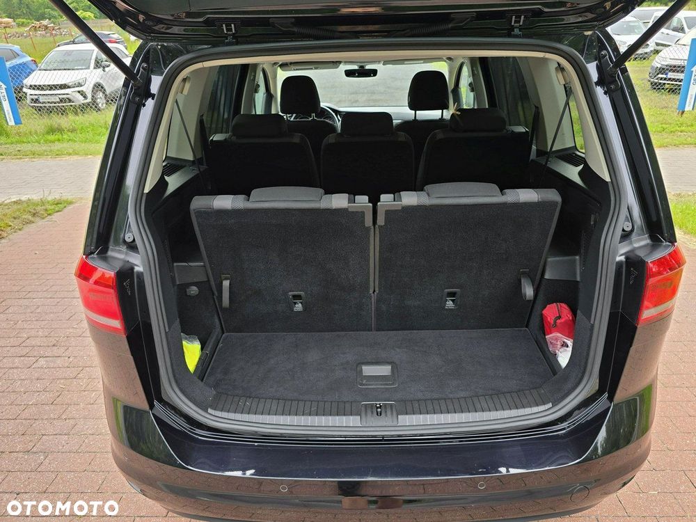 Volkswagen Touran - 22