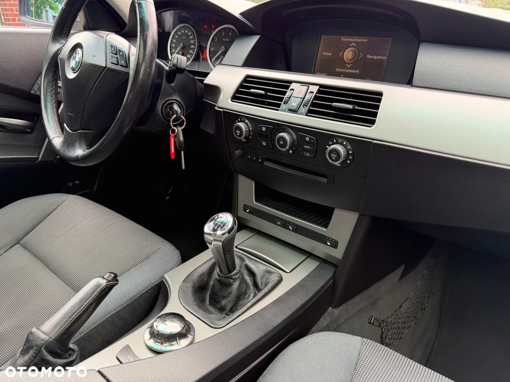 BMW Seria 5 523i - 35