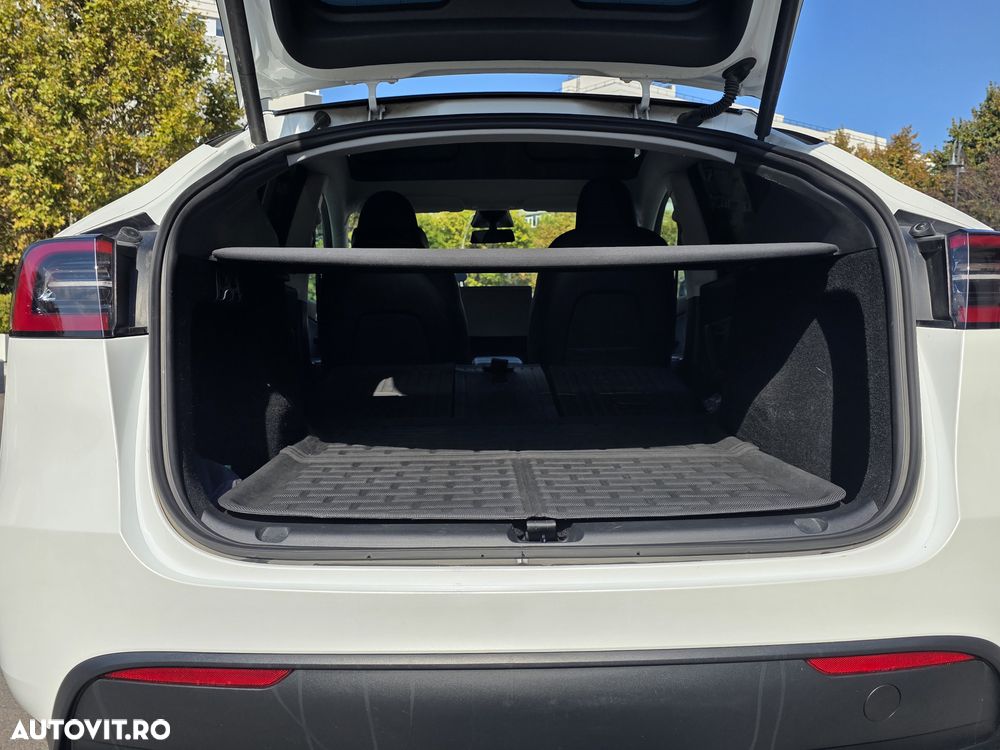 TESLA Model Y 2023 — imagine 8