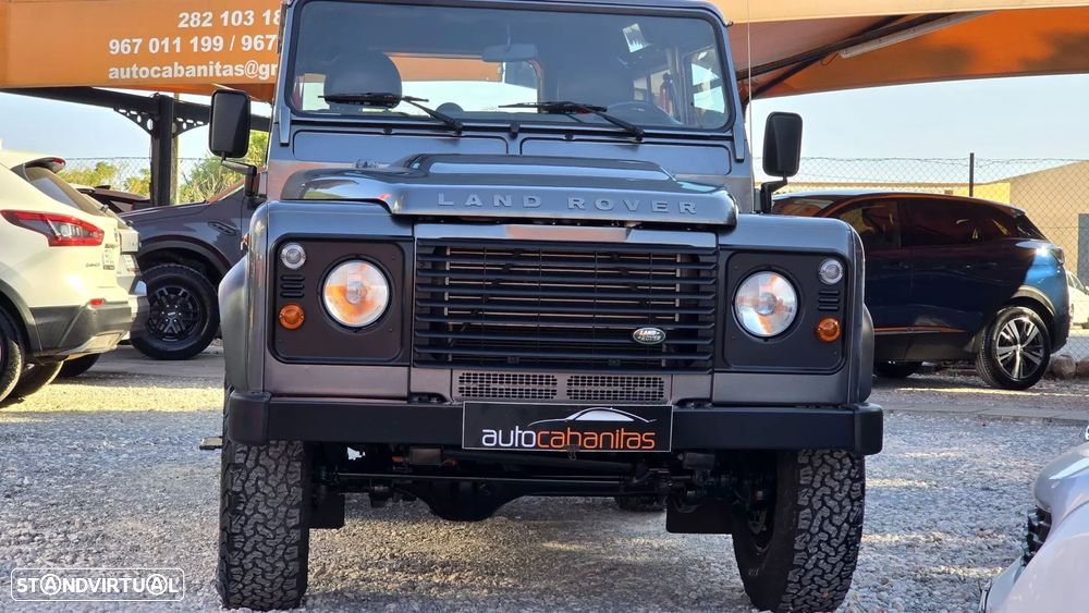 Land Rover Defender 90 SW 2.2 CRD E - 11
