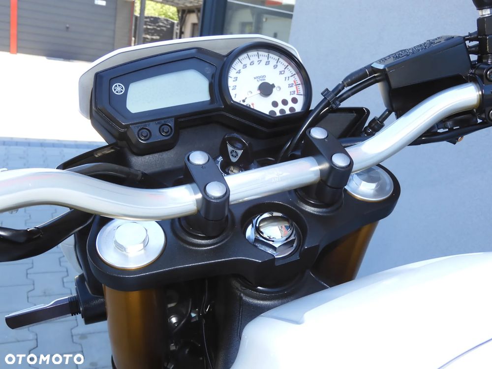 Yamaha FZ8 - 25