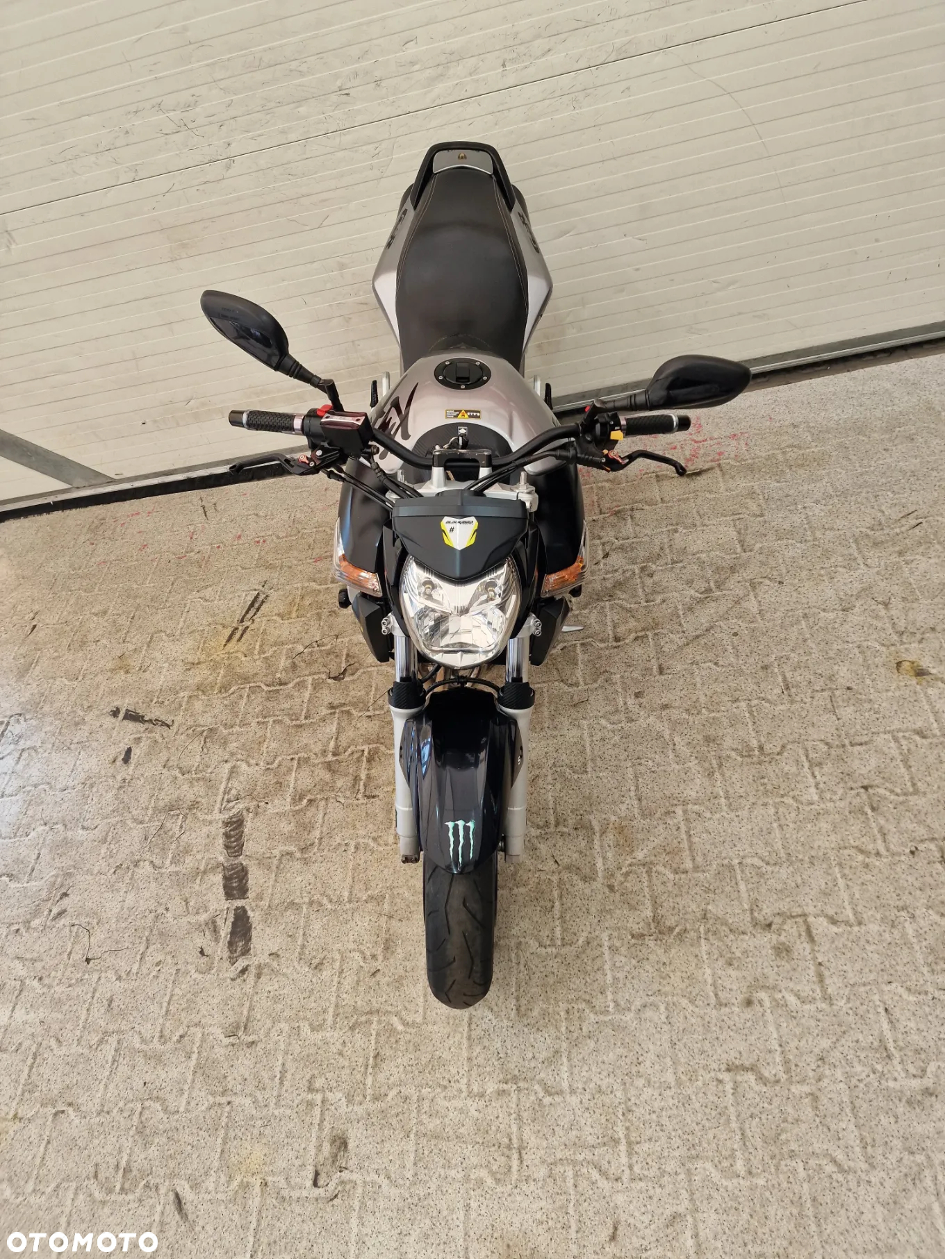 Suzuki GSR - 17