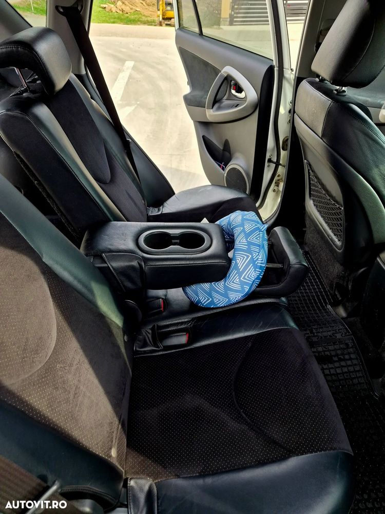 Toyota RAV4 - 9