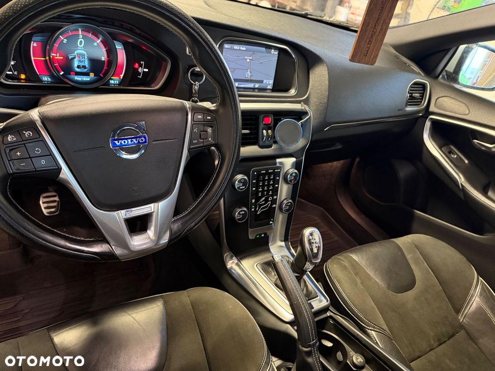 Volvo V40 D2 R-Design - 10