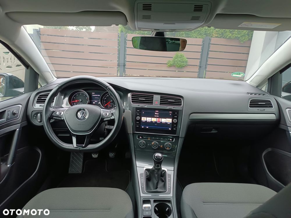 Volkswagen Golf - 22