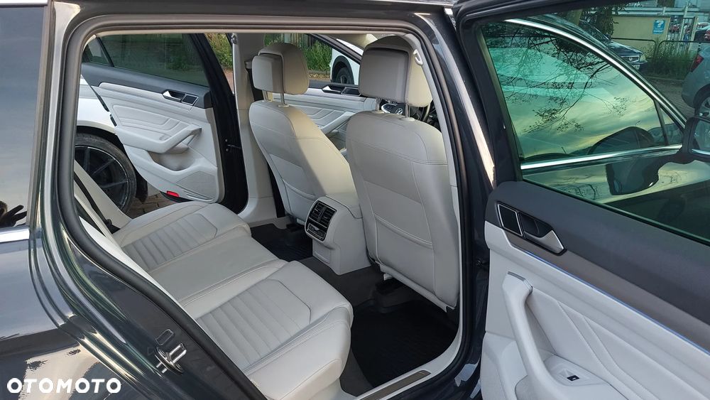 Volkswagen Passat 2.0 TDI EVO Elegance - 11