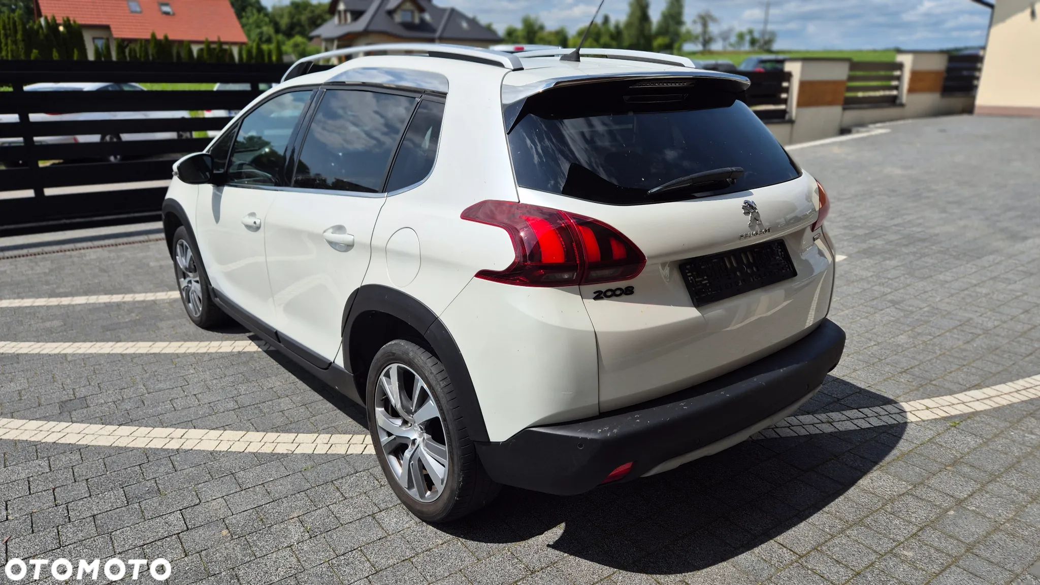 Peugeot 2008 1.2 Pure Tech Allure S&S - 1