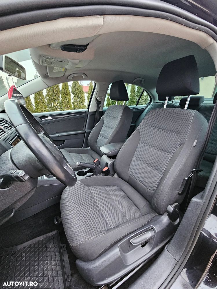 Volkswagen Jetta 1.4 TSI Trendline DSG - 23