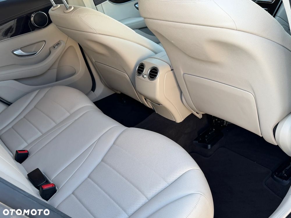 Mercedes-Benz GLC 300 de 4-Matic Business Edition - 28