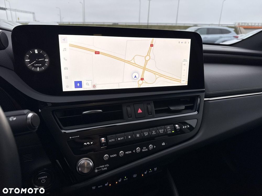 Lexus ES 300h Prestige - 17