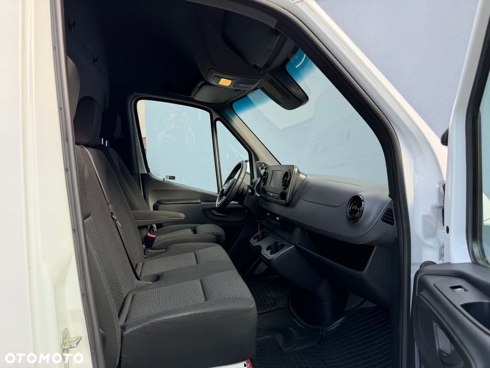Mercedes-Benz Sprinter - 10