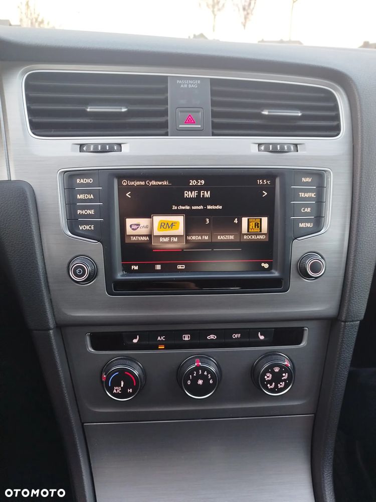 Volkswagen Golf - 22