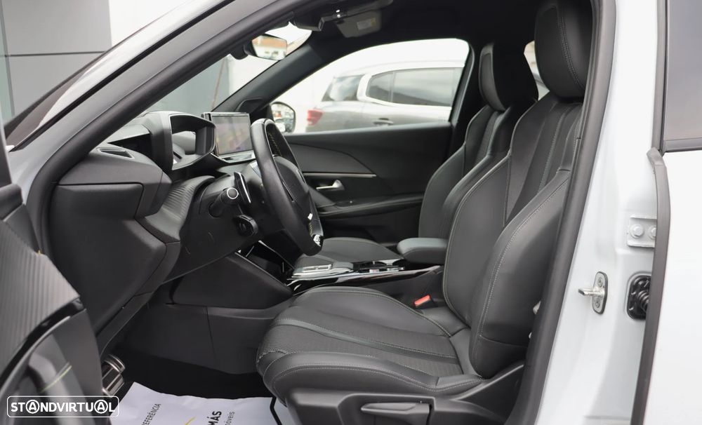 Peugeot 2008 PureTech 130 EAT8 GT - 11