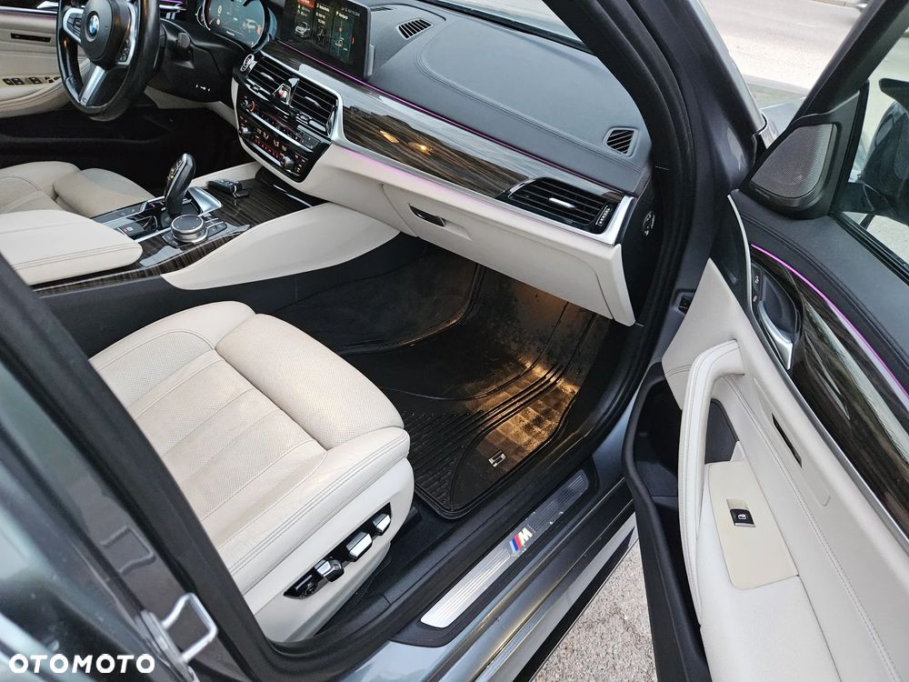 BMW Seria 5 520d xDrive Sport - 11