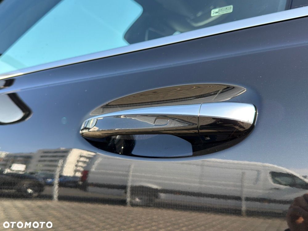 Mercedes-Benz GLB - 10